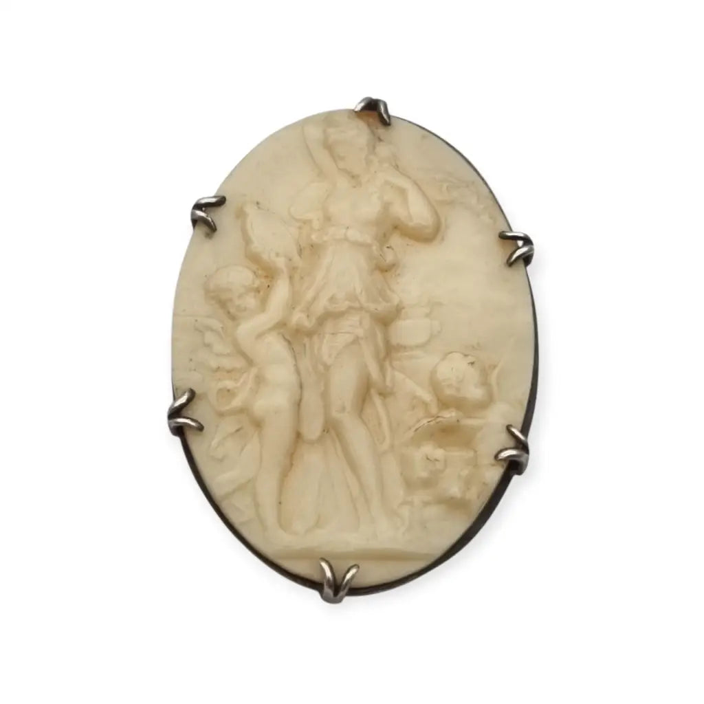 Broche Camafeo antiguo de celuloide tallado con escena alegórica y montura