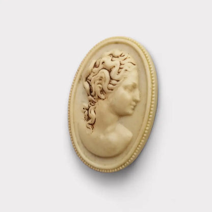 Broche de camafeo ovalado estilo clásico vintage los años 40 en galalita