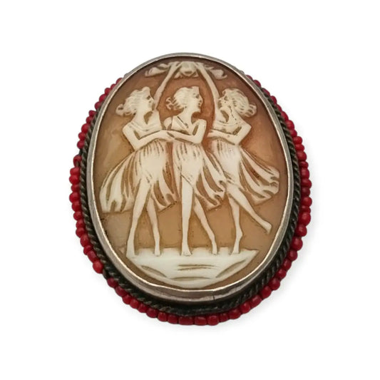 Broche camafeo de plata antiguo con las Tres Gracias tallado en concha montura