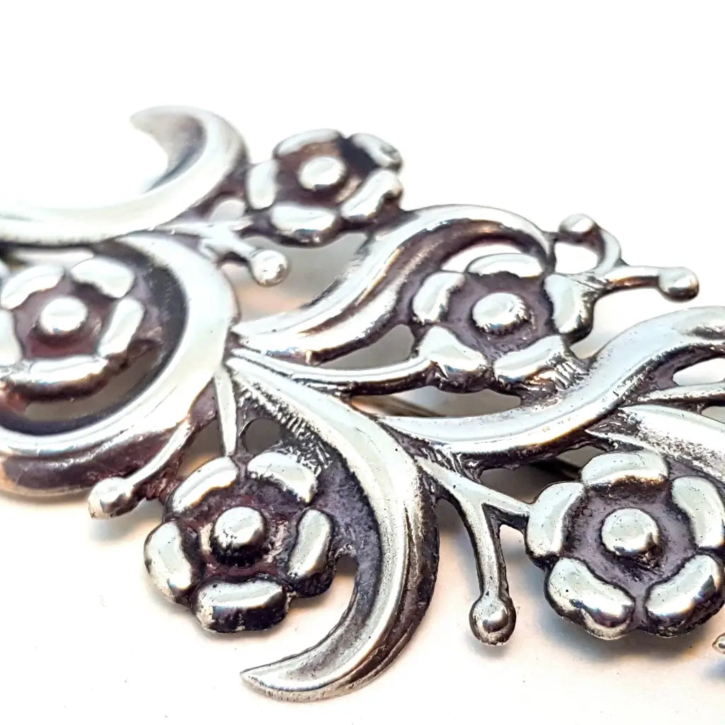 Broche flor en plata de primera ley. Circa 1940. Joyería antigua y vintage.