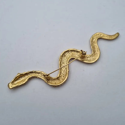 Broche grande de serpiente dorada con pedrería colores para mujer. Un regalo