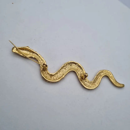Broche grande de serpiente dorada con pedrería colores para mujer. Un regalo