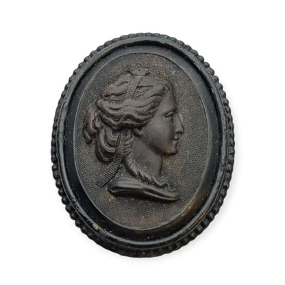 Broche de luto victoriano camafeo en ebonita y marco Ovalado negro 1900.