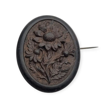 Broche de luto victoriano en camafeo floral negro flores talladas vulcanita