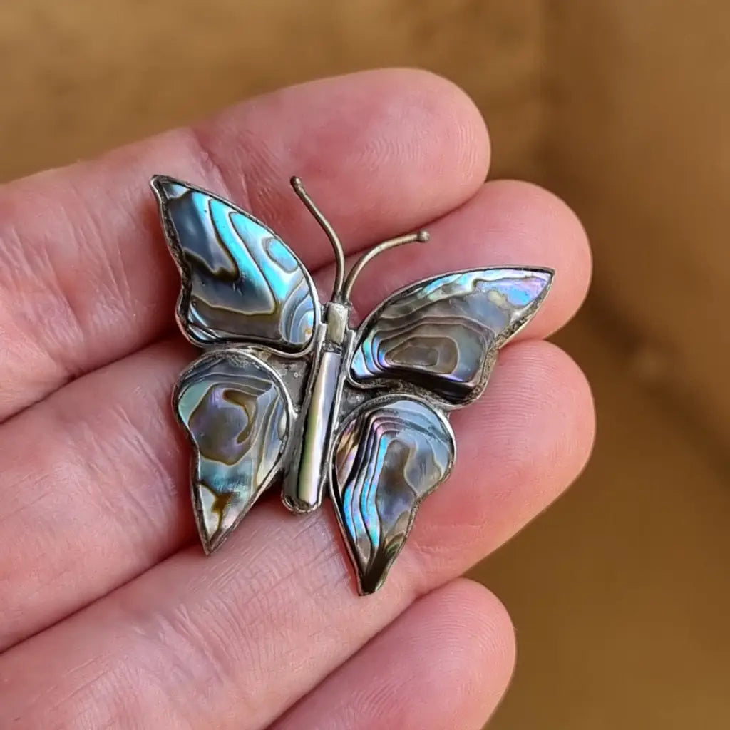 Broche de mariposa en plata alfiler concha abulón joyería