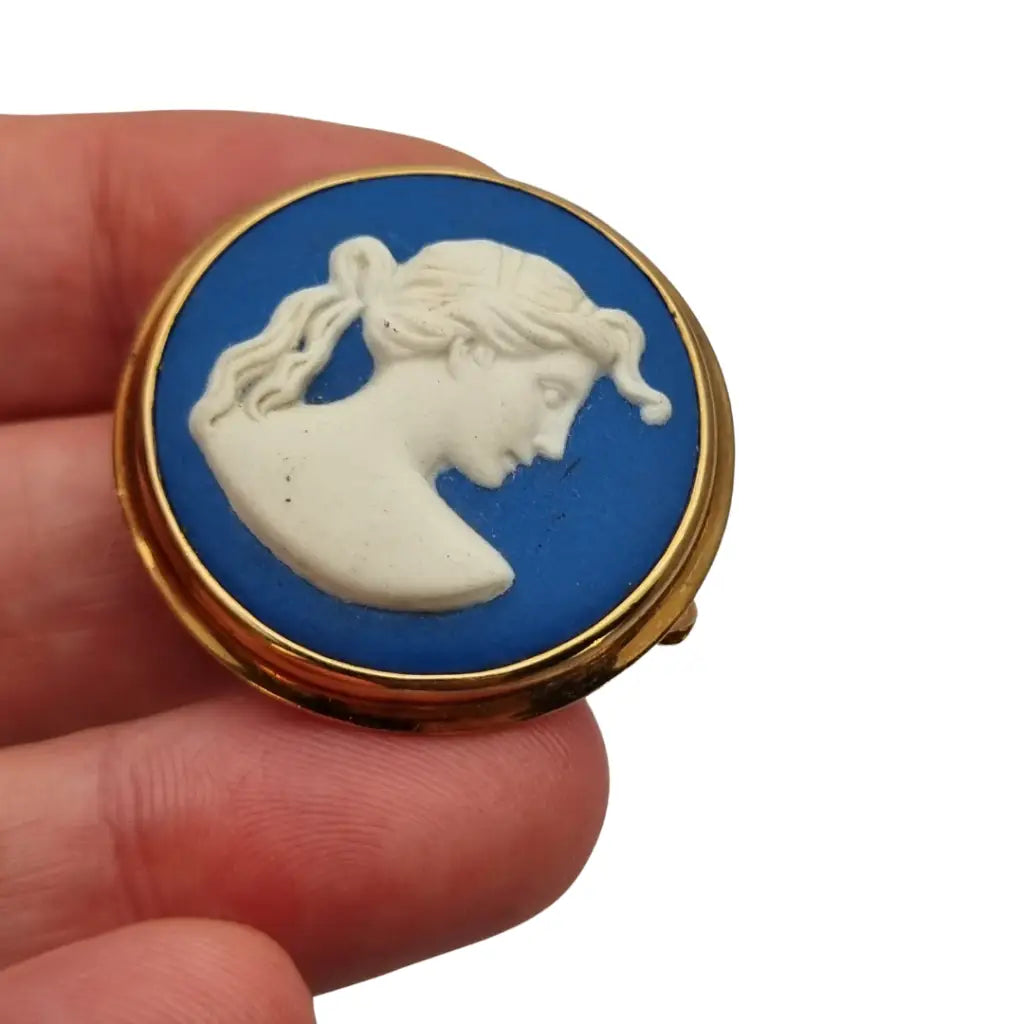 Broche porcelana Wedgwood de camafeo azul perfil dama clásica