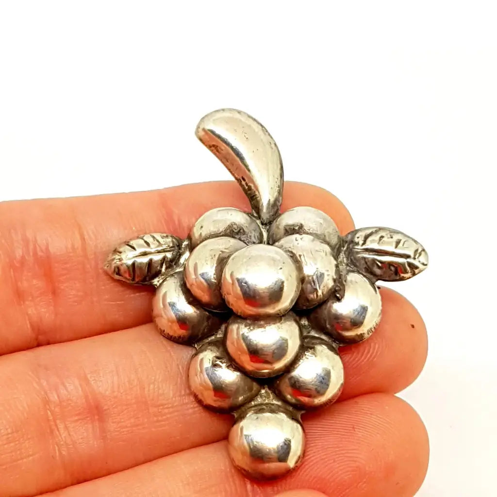 Broche racimo de uvas alfiler plata Vintage Circa XX joyería antigua
