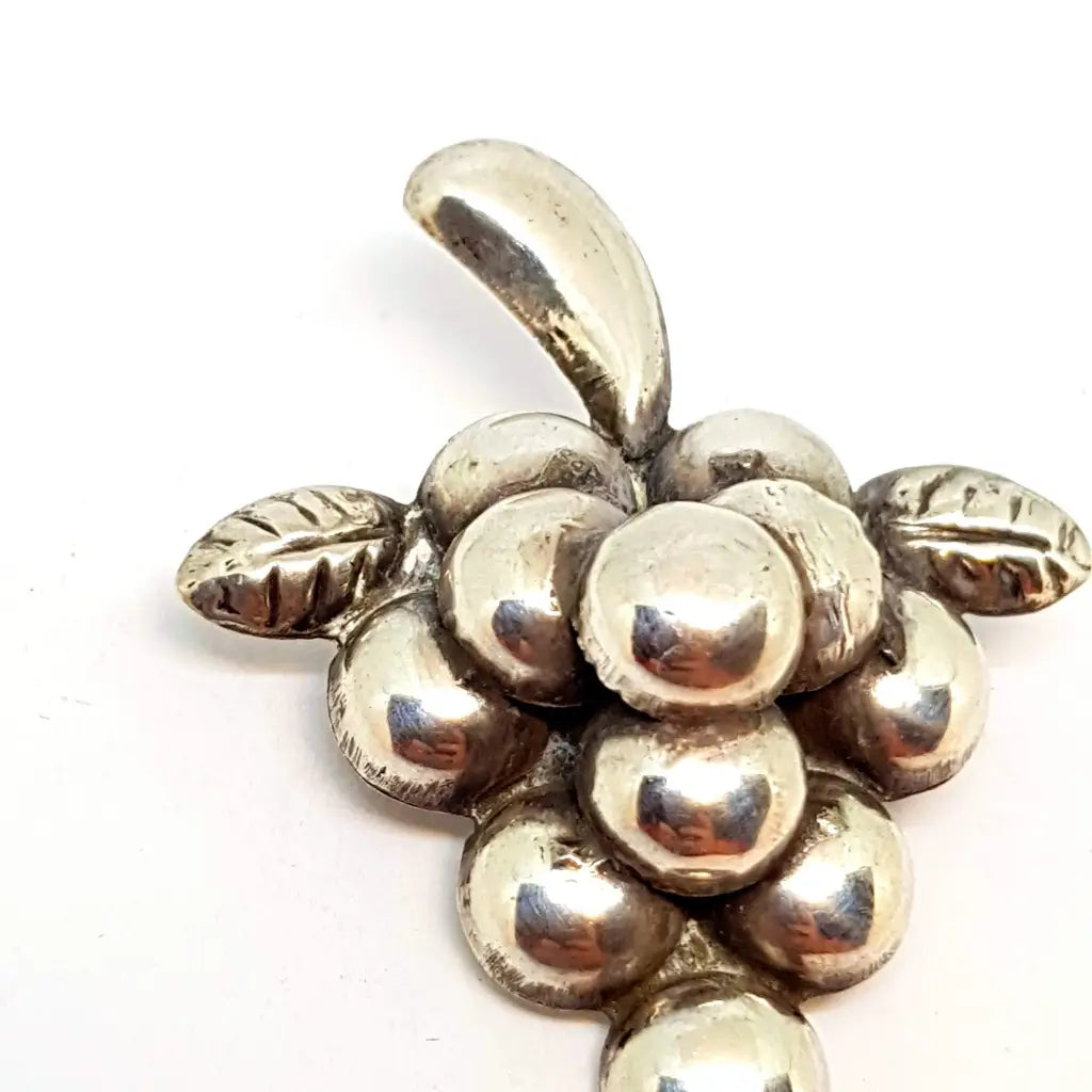 Broche racimo de uvas alfiler plata Vintage Circa XX joyería antigua