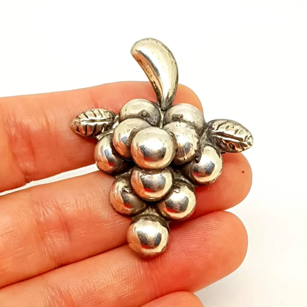 Broche racimo de uvas alfiler plata Vintage Circa XX joyería antigua