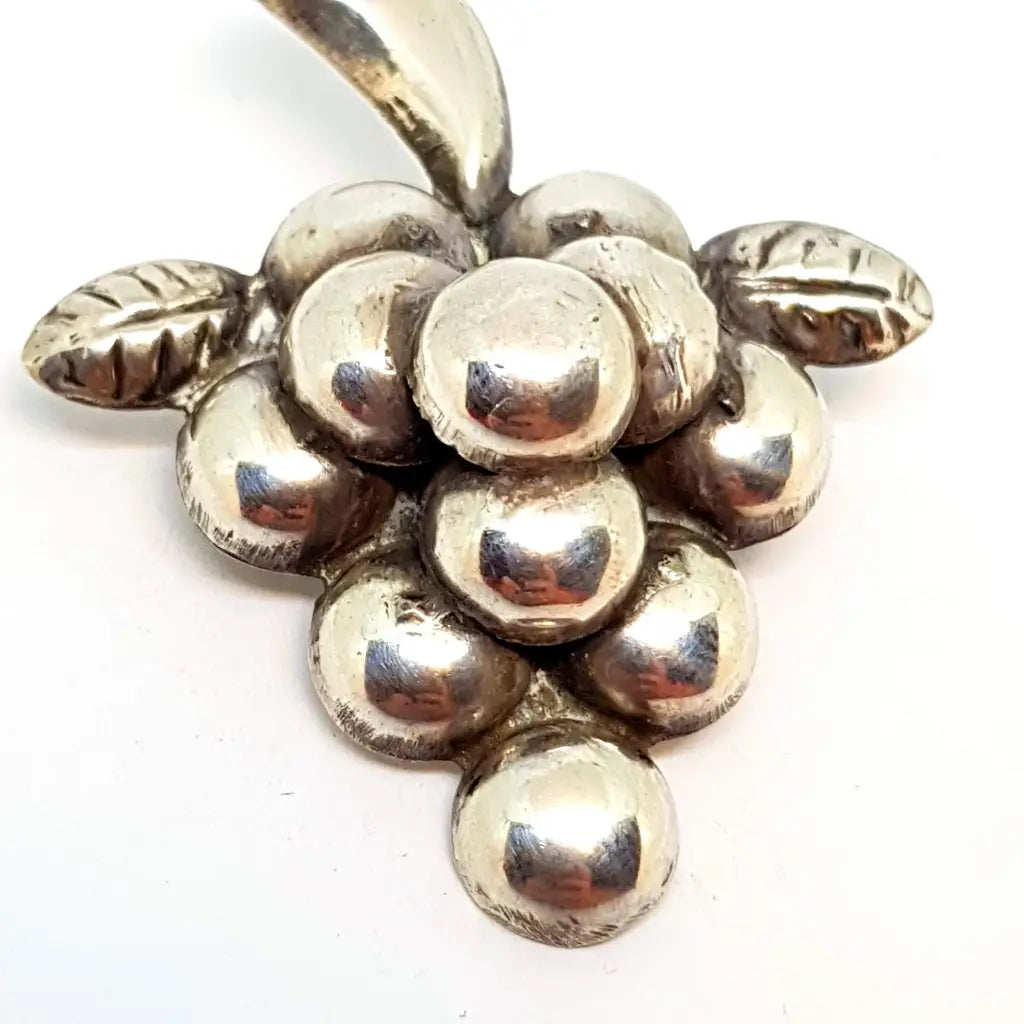Broche racimo de uvas alfiler plata Vintage Circa XX joyería antigua