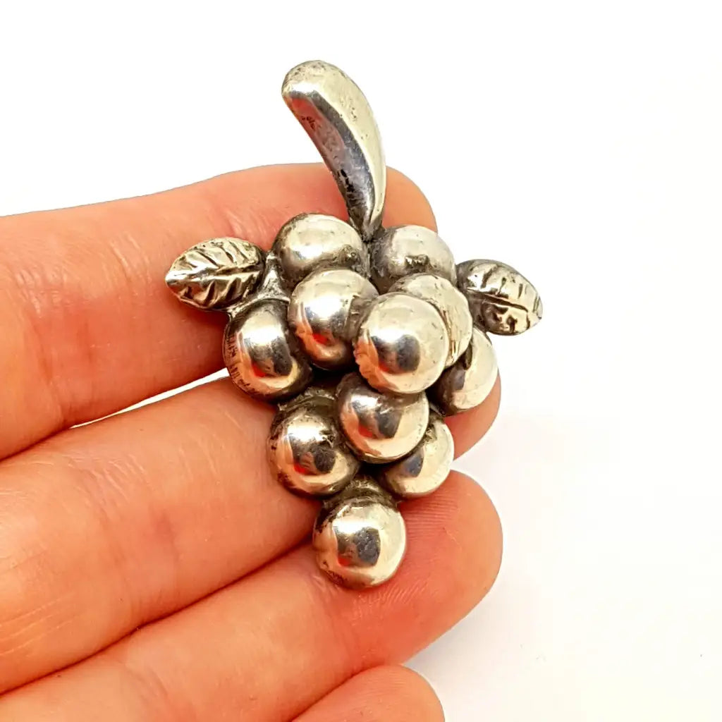 Broche racimo de uvas alfiler plata Vintage Circa XX joyería antigua