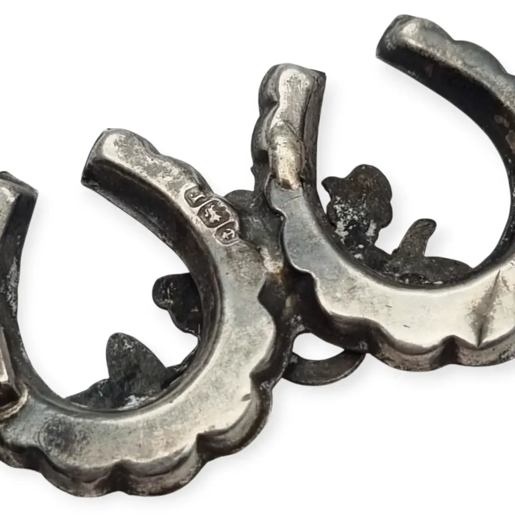 Broche victoriano antiguo de plata con herraduras y cesta floral Birmingham