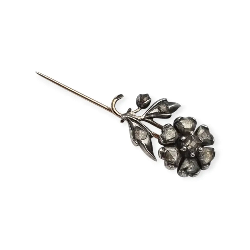 Broche victoriano de flor con diamantes en oro y plata 14 quilates circa