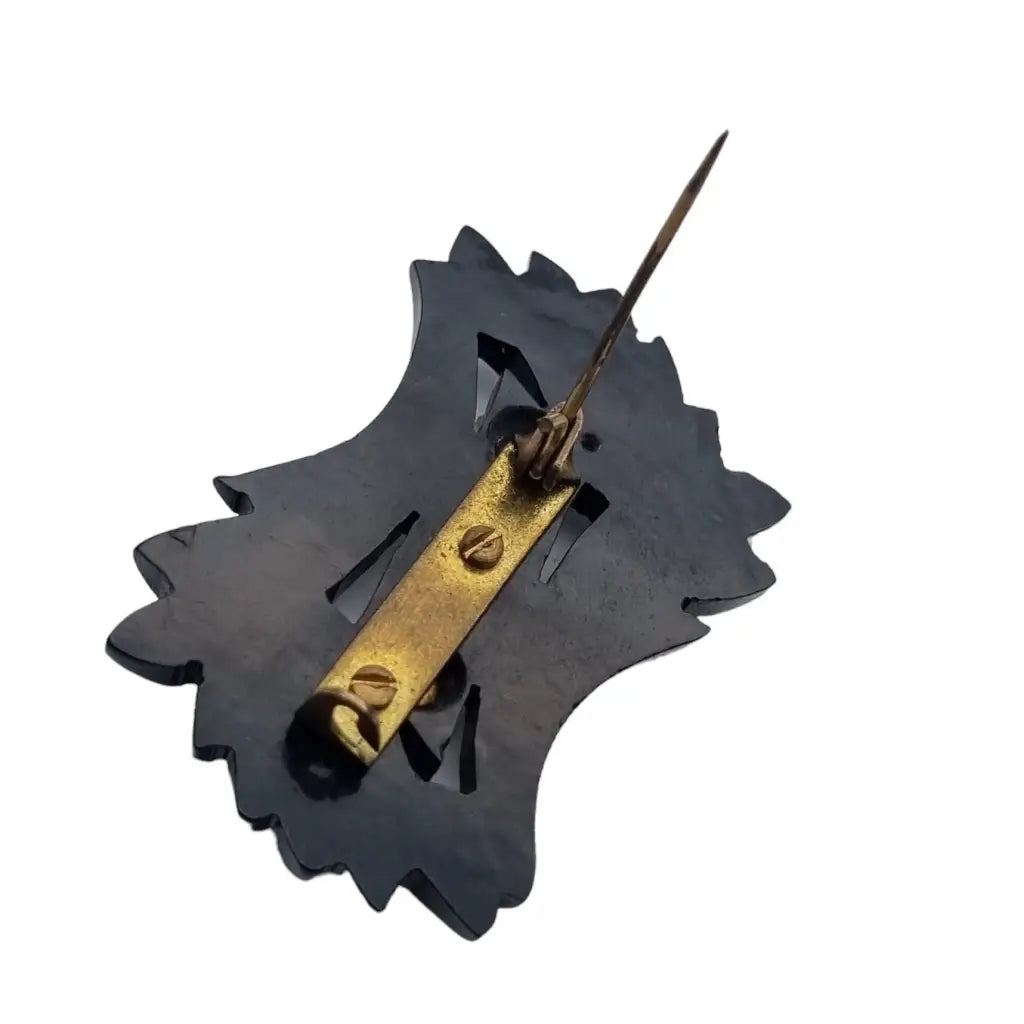Broche vintage de baquelita en blanco y negro tallas geométricas para la solapa