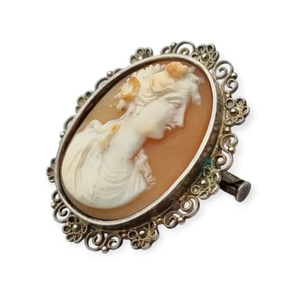 Broche vintage con camafeo ovalado y marco de filigrana floral en plata