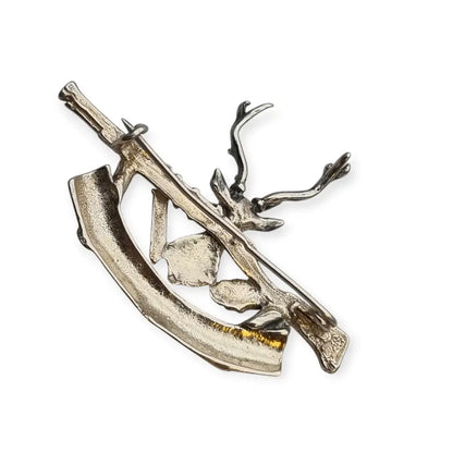 Broche vintage de plata ciervo cazador rifle y tronco estilo figurativo