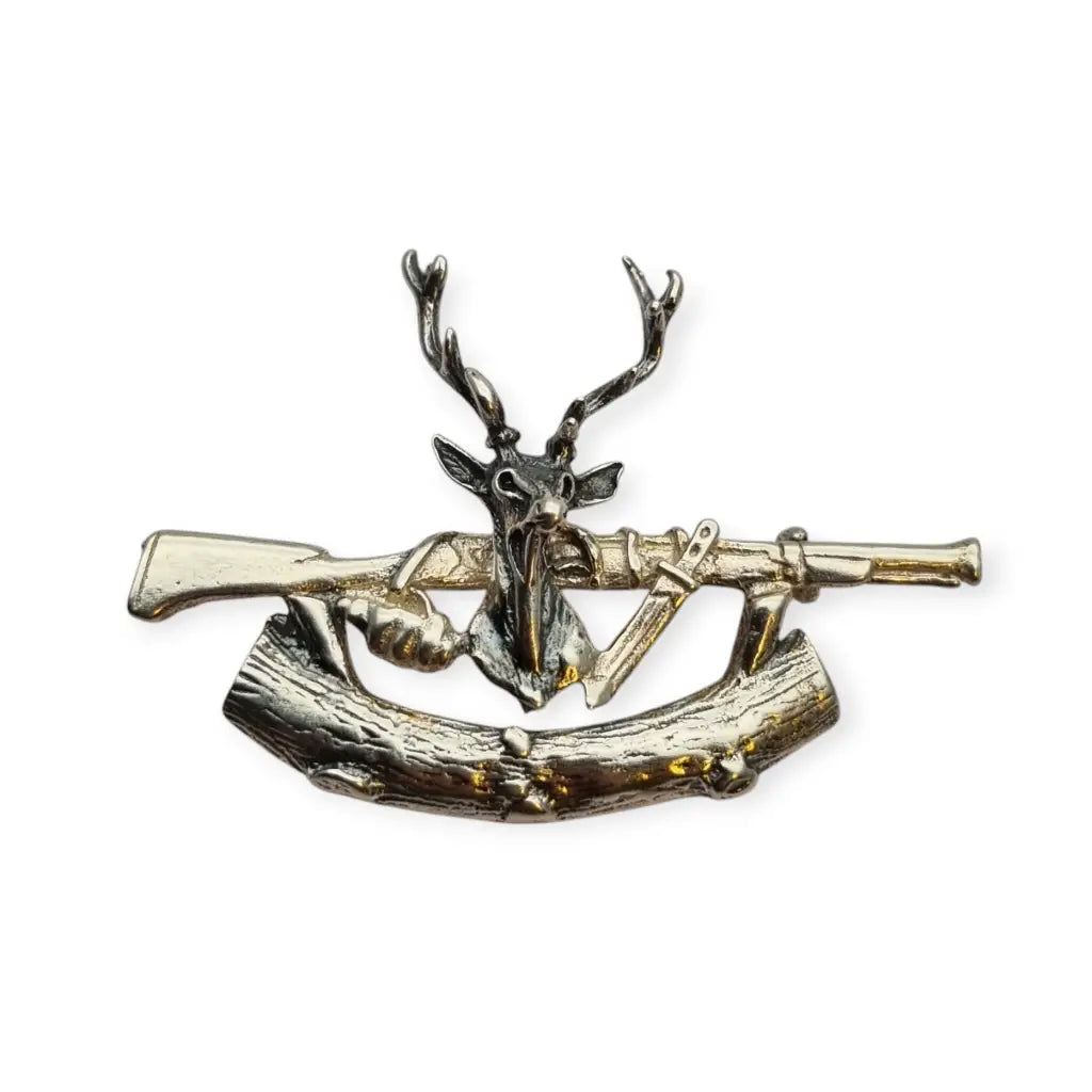 Broche vintage de plata ciervo cazador rifle y tronco estilo figurativo