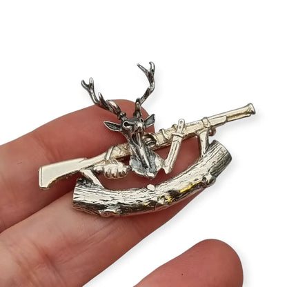 Broche vintage de plata ciervo cazador rifle y tronco estilo figurativo