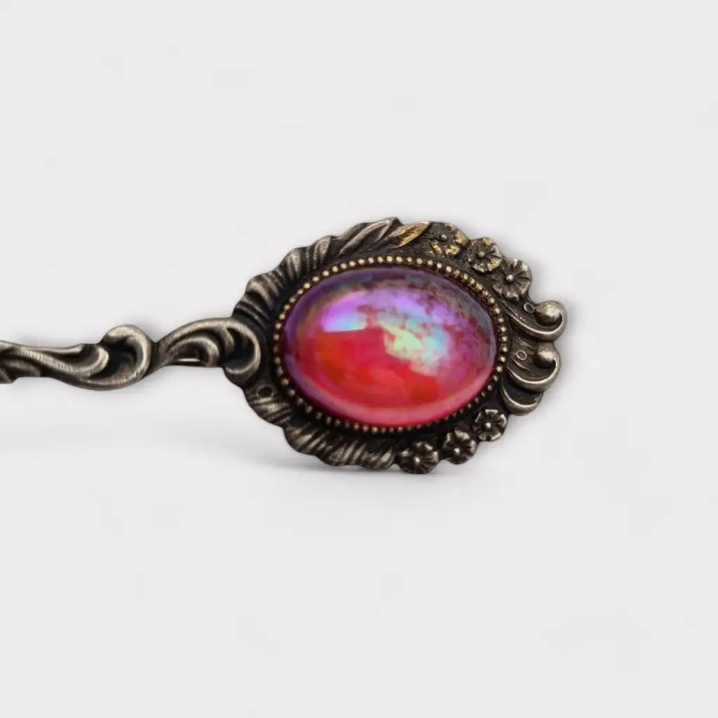 Broche vintage de plata con piedra rosa iridiscente forma alargada los años
