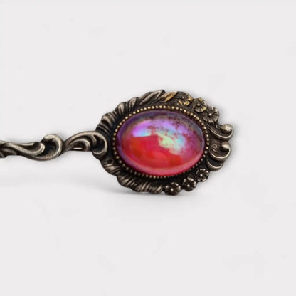 Broche vintage de plata con piedra rosa iridiscente forma alargada los años