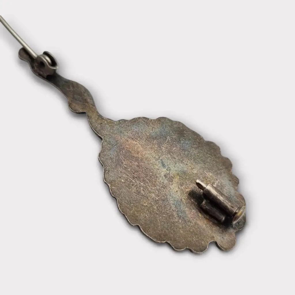 Broche vintage de plata con piedra rosa iridiscente forma alargada los años