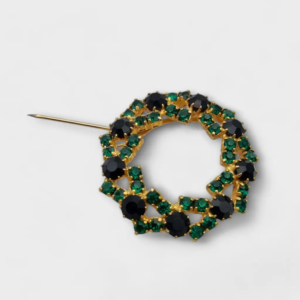Broche vintage redondo de brillantes diamantes verdes y negros. Regalos retro