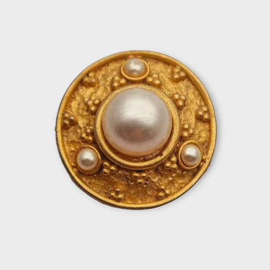 Broche vintage redondo con perla en tono dorado mate de los años 80