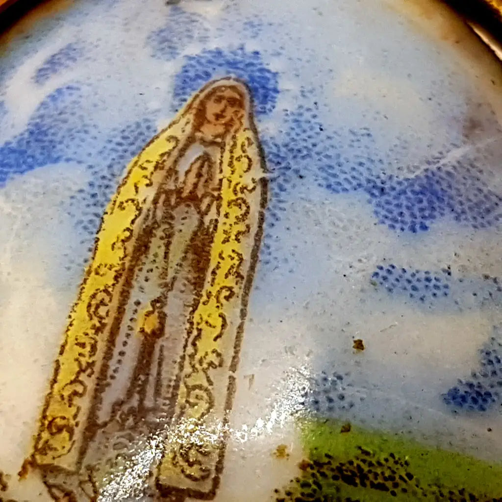 Broche Virgen de Fátima porcelana pintada Limoges colección Joyería