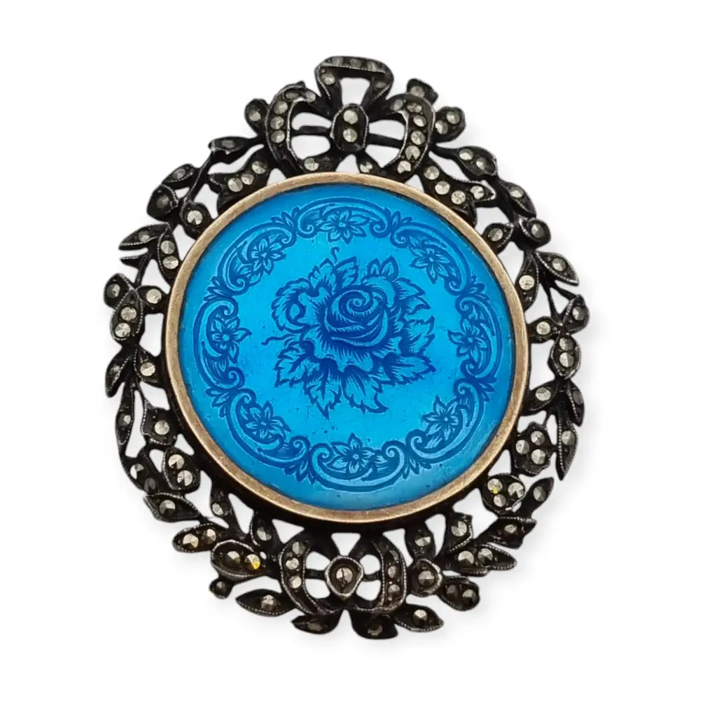 Broche de plata y esmalte azul con flores marquesitas estilo victoriano.