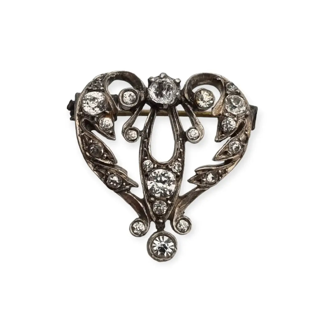 Antiguo Broche de corazón victoriano en plata y pedrería blanca. Circa 1900.