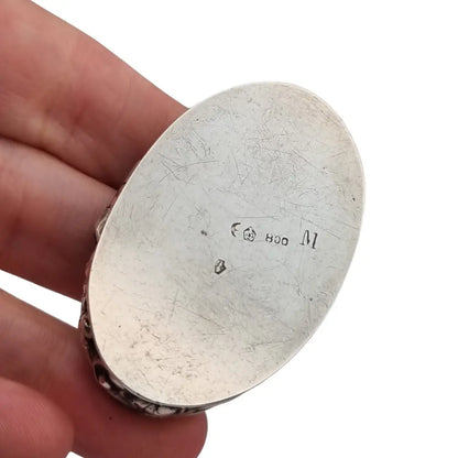 Caja alemana en plata 800 con querubines y escena repujada circa siglo XX.