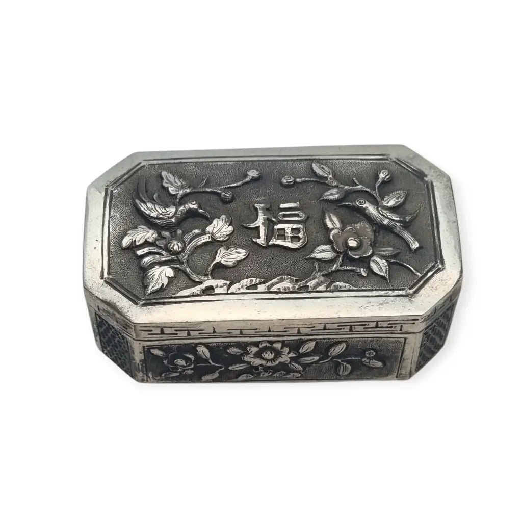 Caja antigua china en plata grabada estilo exportación Qing con sello oriental.