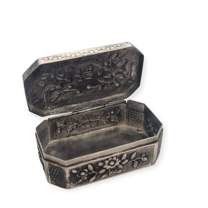 Caja antigua china en plata grabada estilo exportación Qing con sello oriental.