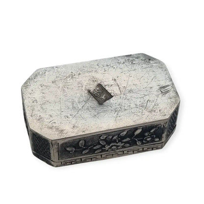 Caja antigua china en plata grabada estilo exportación Qing con sello oriental.