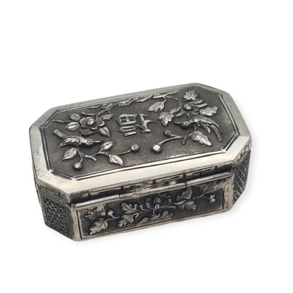 Caja antigua china en plata grabada estilo exportación Qing con sello oriental.