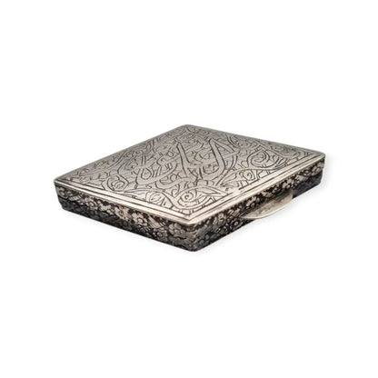 Caja antiguo oriental en plata repujada con caligrafía y flores grabadas siglo