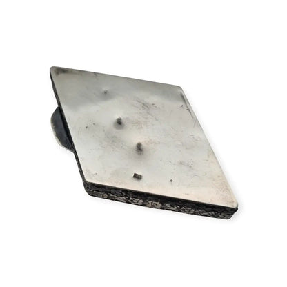 Caja antiguo oriental en plata repujada con caligrafía y flores grabadas siglo