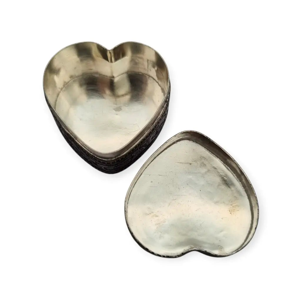 Caja corazón en plata 925 repujada motivos florales orientales siglo XX