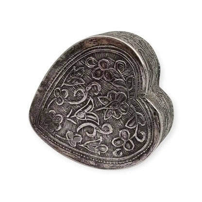 Caja corazón en plata 925 repujada motivos florales orientales siglo XX