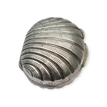 Caja italiana en forma de concha plata 800 grabada años 70-80.