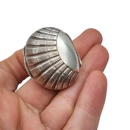 Caja italiana en forma de concha plata 800 grabada años 70-80.