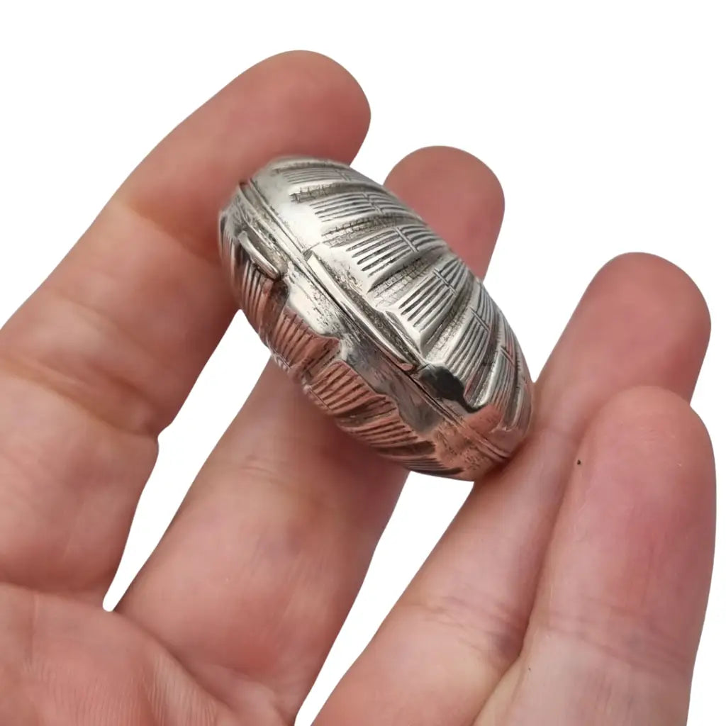 Caja italiana en forma de concha plata 800 grabada años 70-80.