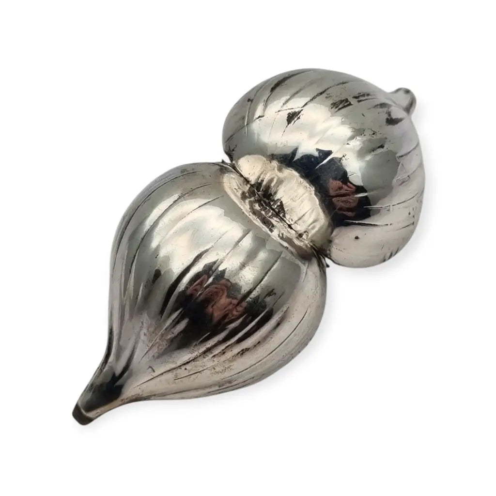 Caja italiana en plata 800 con forma de cabeza/bulbo ajo estilo naturalista