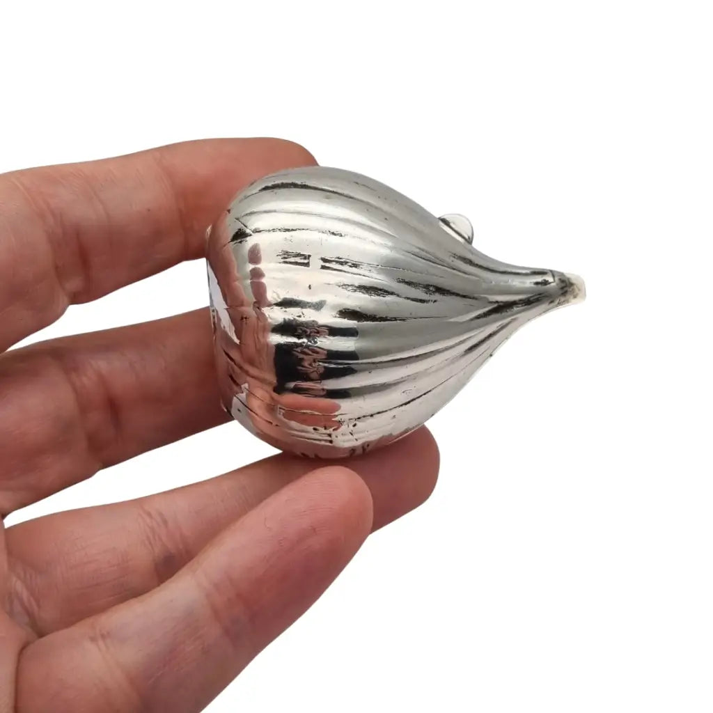 Caja italiana en plata 800 con forma de cabeza/bulbo ajo estilo naturalista