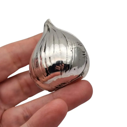 Caja italiana en plata 800 con forma de cabeza/bulbo ajo estilo naturalista