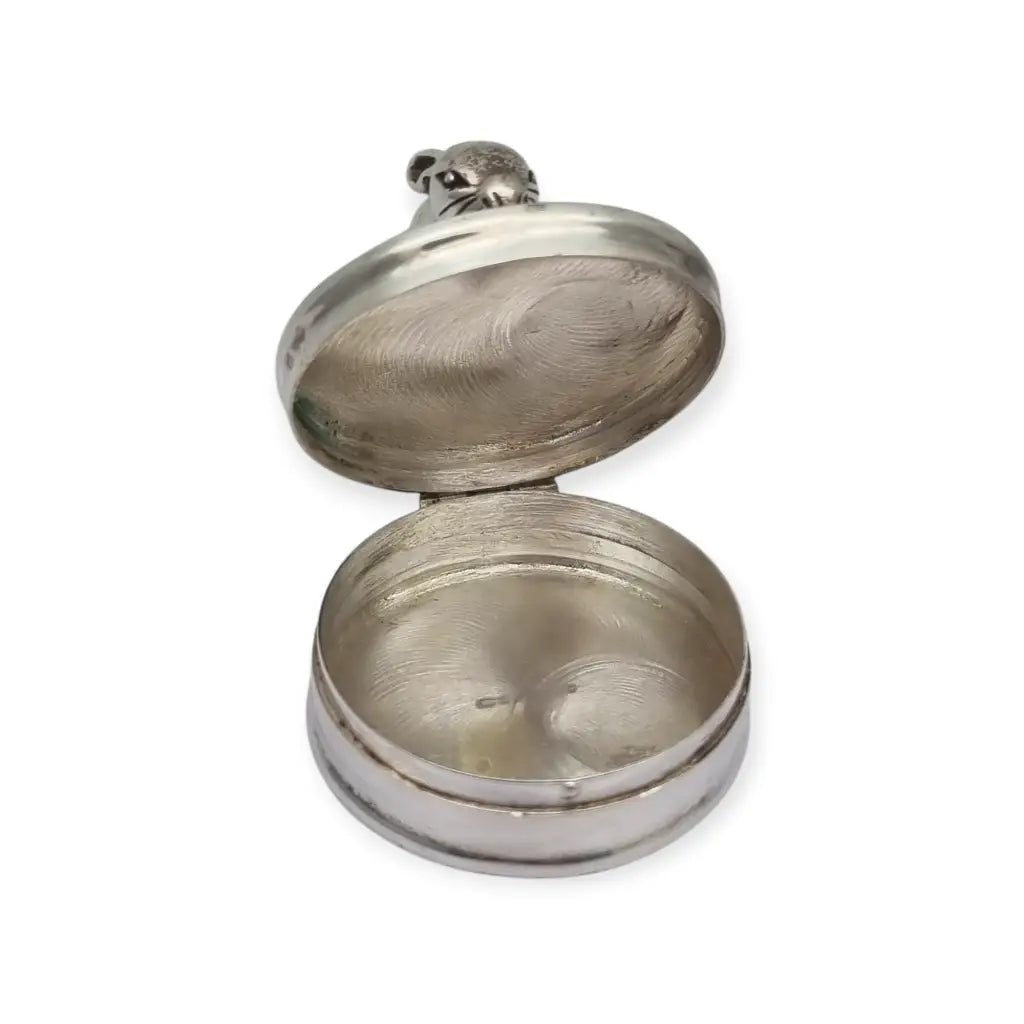 Caja de plata inglesa con figura conejo grabados florales y tapa abatible