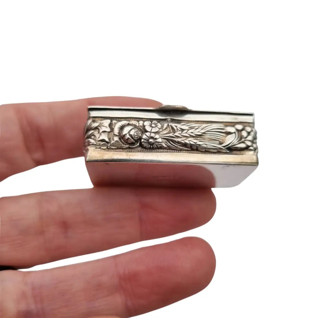 Caja de plata Inglesa la marca Ari D. Norman con rosas repujadas Londres