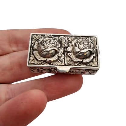 Caja de plata Inglesa la marca Ari D. Norman con rosas repujadas Londres