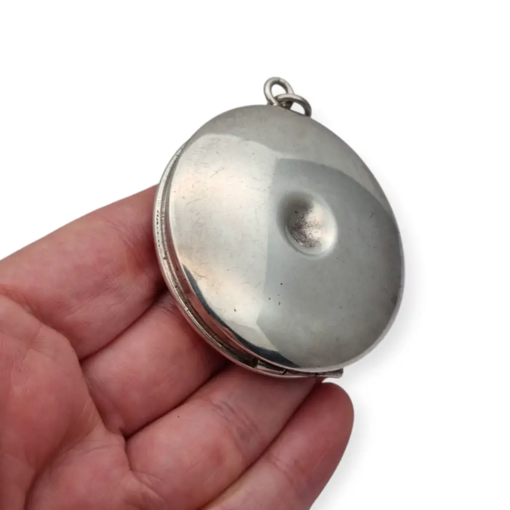 Caja porta viático antigua en plata 925 hostiario vintage con símbolo cristiano