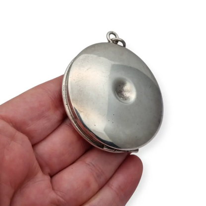 Caja porta viático antigua en plata 925 hostiario vintage con símbolo cristiano